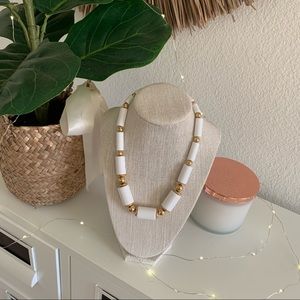 🪴$5/25🪴 vintage graduated chunky white & gold beaded necklace
